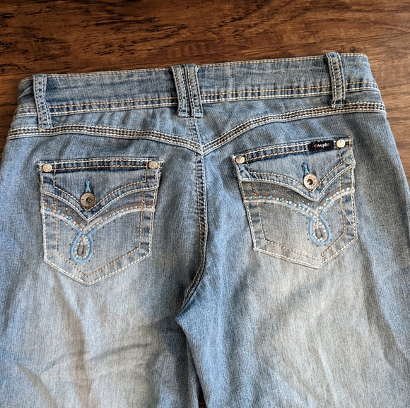 Angels Capris - Picture 3 of 10